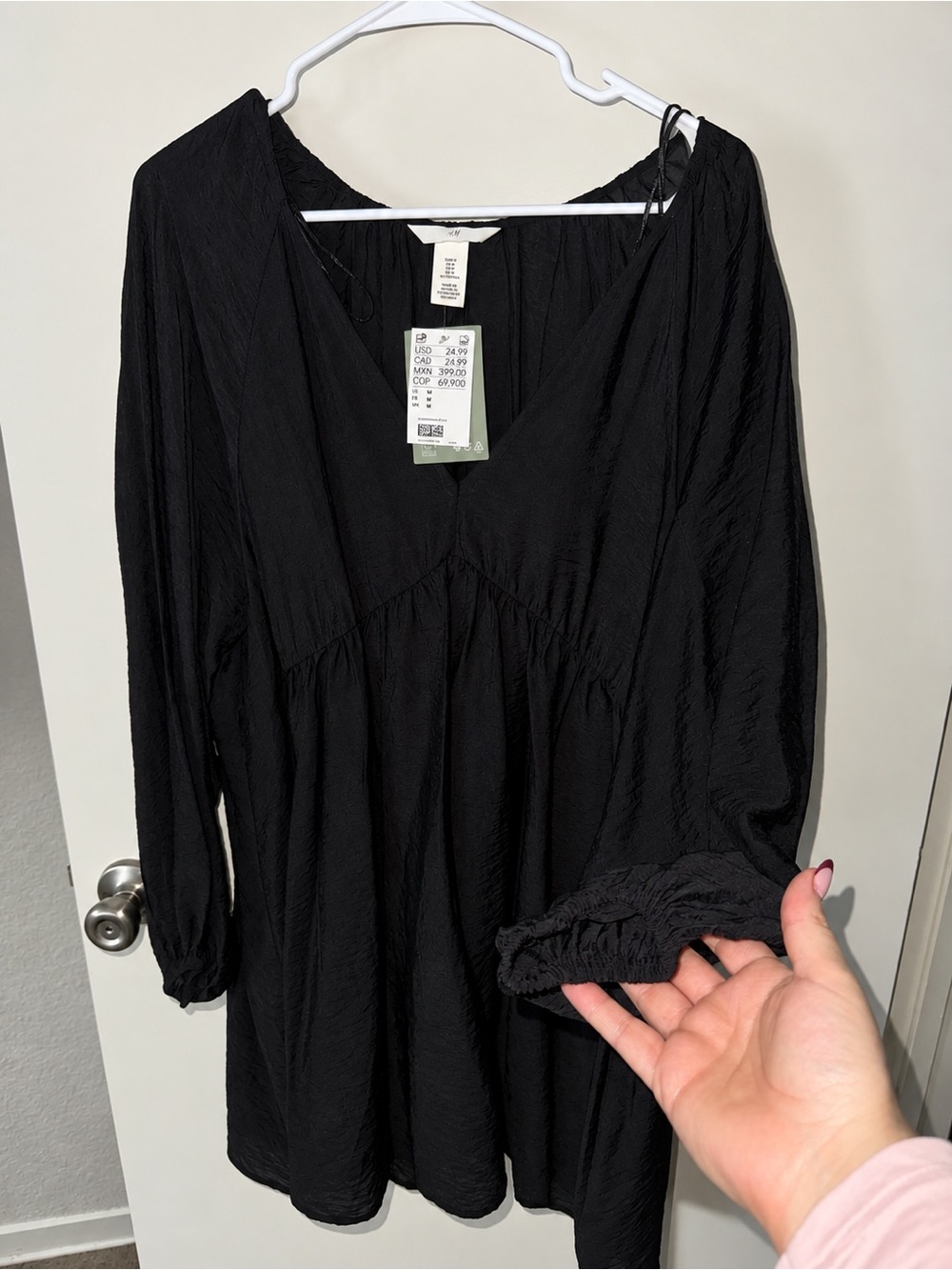 WOMEN'S BLACK V-Neck Long Sleeve Tunic Top